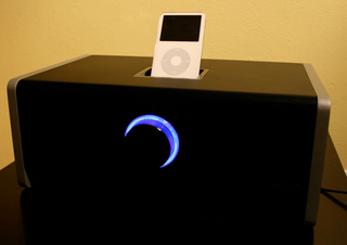 Illustration for article titled iPod Dock Bracket FINALE, Altec Lansing IMV712 vs. Griffin Amplifi
